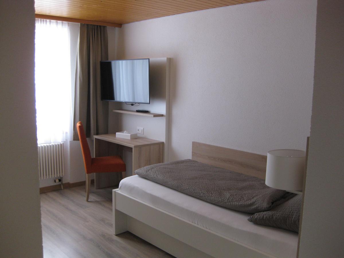 Hotel Hubertus Obergesteln Habitación foto